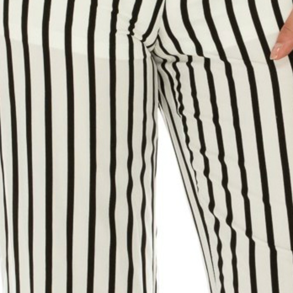 Women’s Stripped Ruffle Jumpsuit NWT - Picture 3 of 3